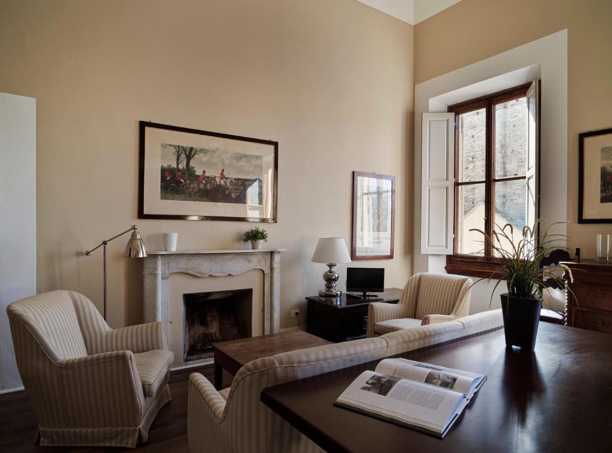 Art Apartment Dante Florence Luaran gambar