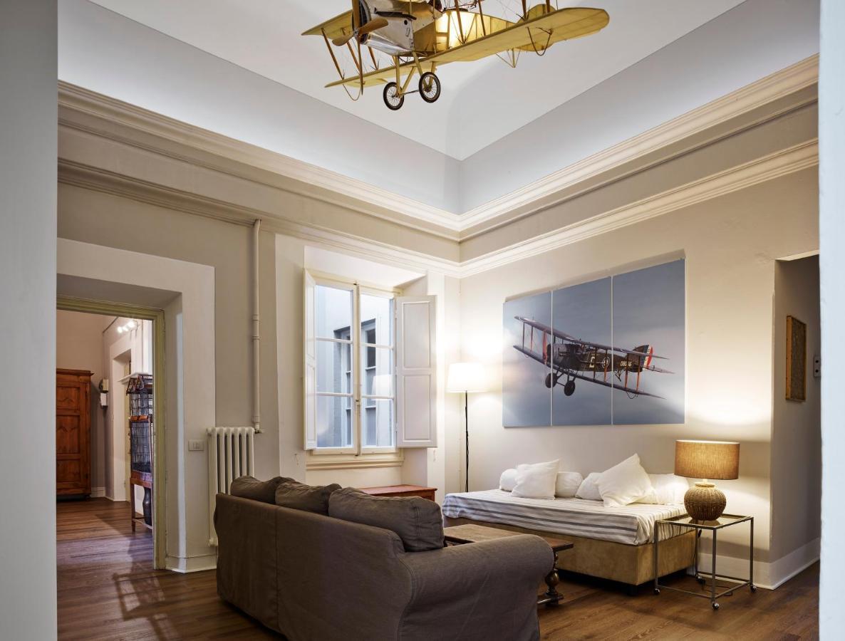Art Apartment Dante Florence Luaran gambar