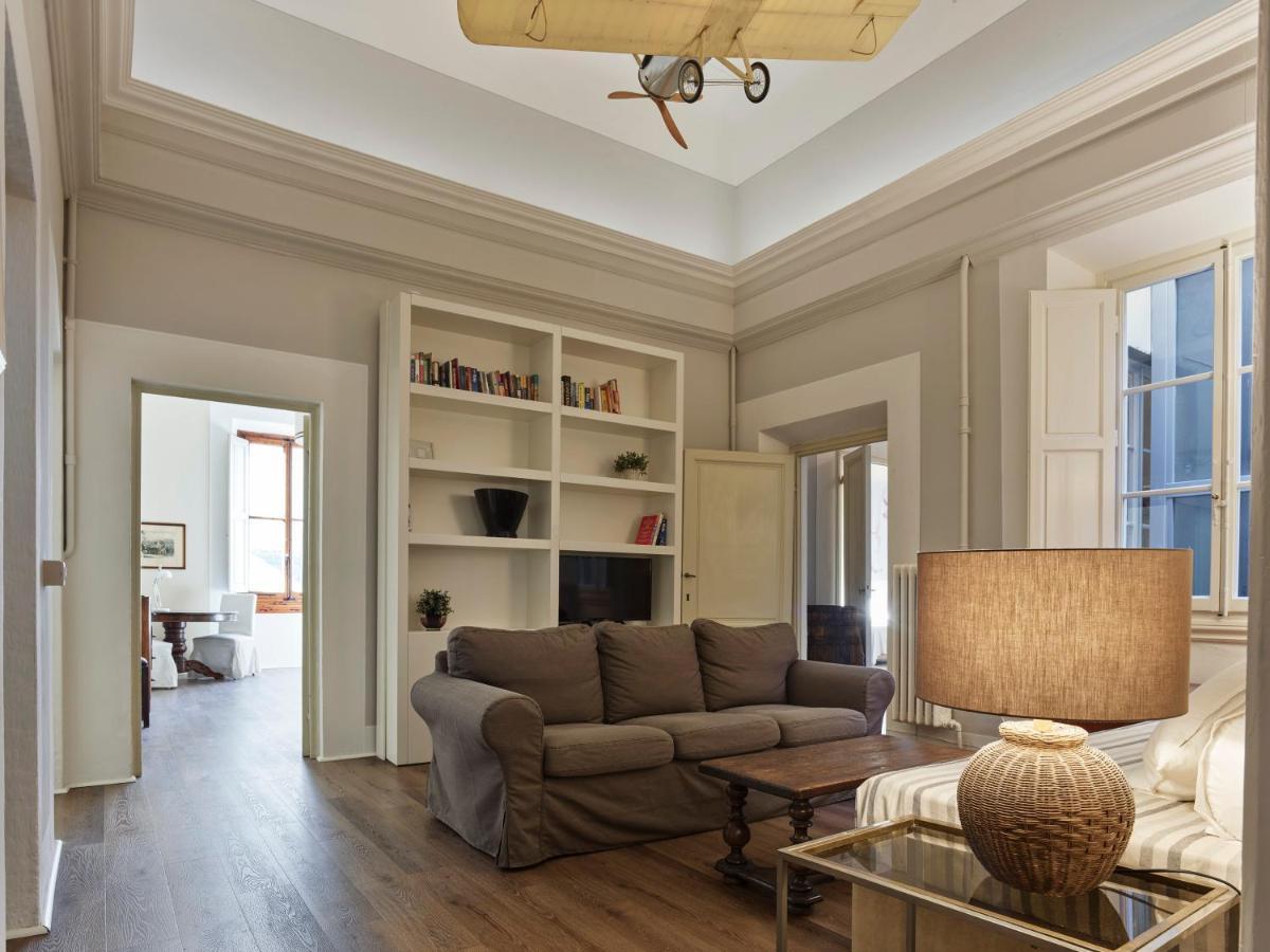 Art Apartment Dante Florence Luaran gambar