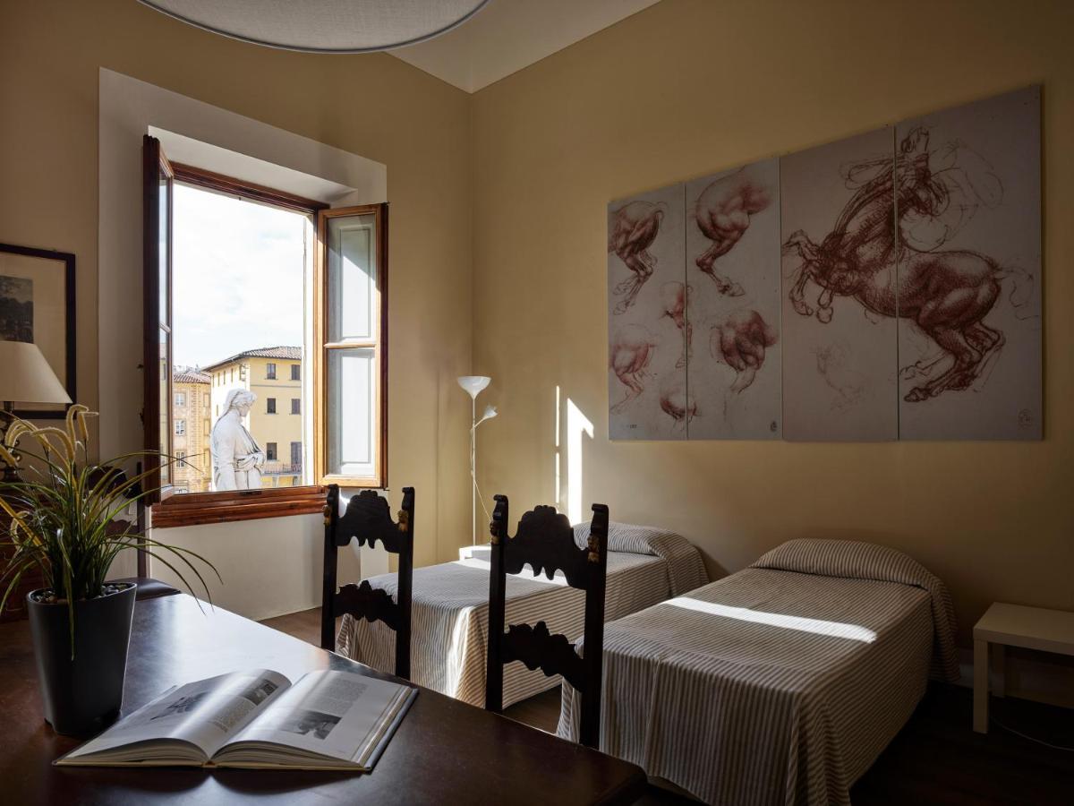 Art Apartment Dante Florence Luaran gambar